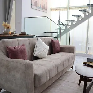 Aurora Your 2br Duplex Transit In Masdar أبو ظبي